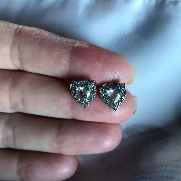 New! Silver CZ Heart Studs - Picture 6 of 8